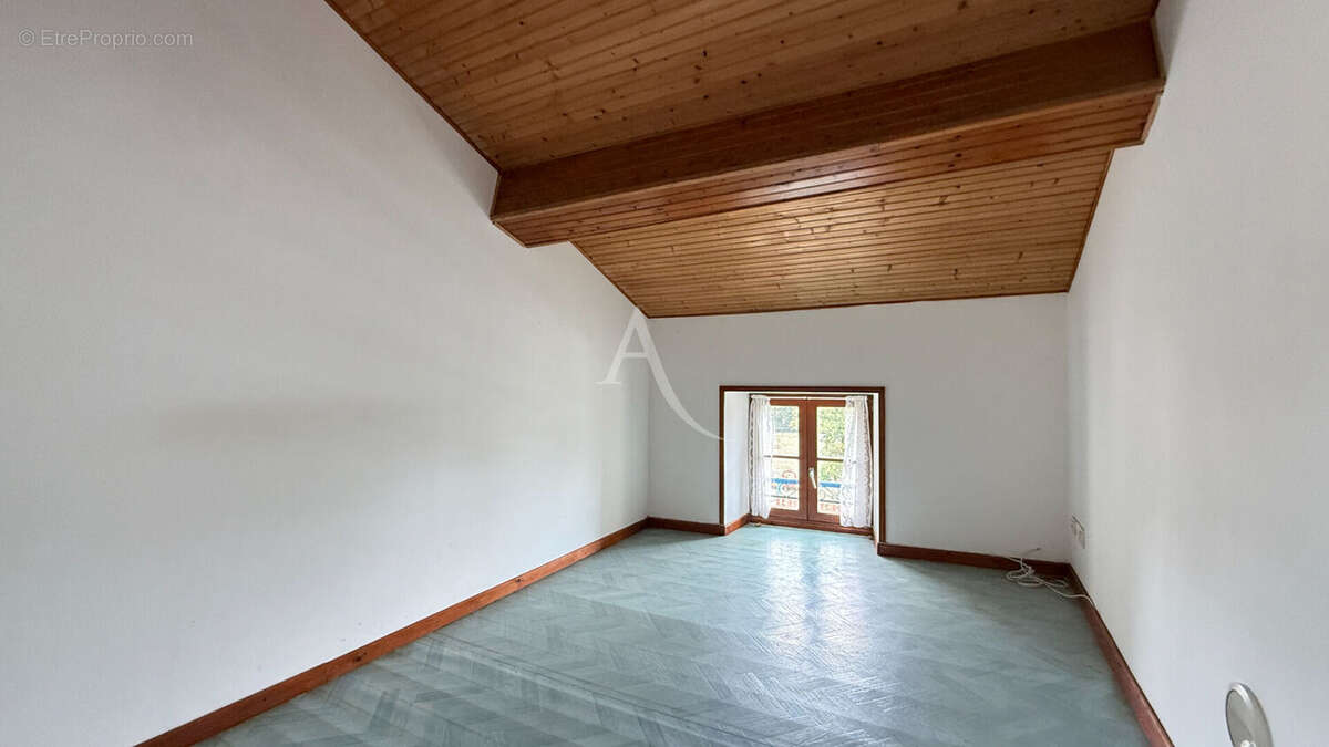 Maison à BOURNEZEAU