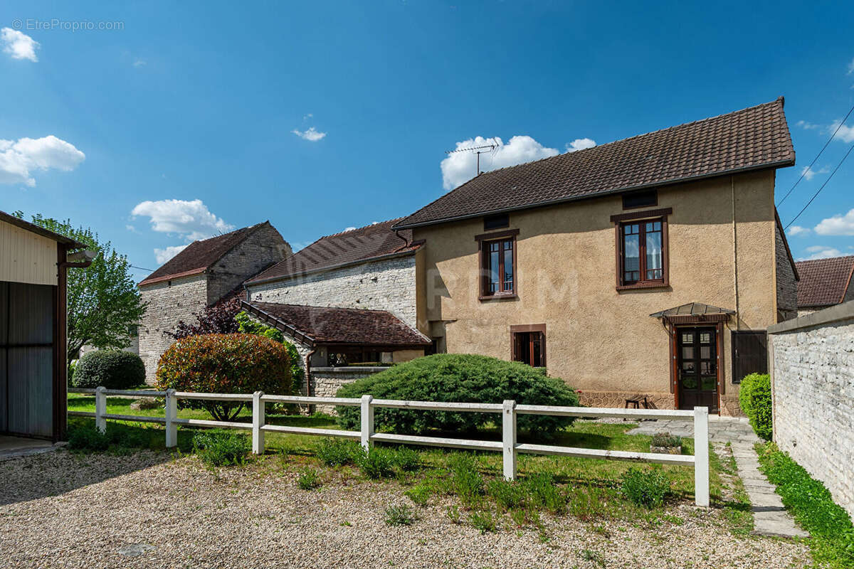 Maison à SAINTE-VERTU