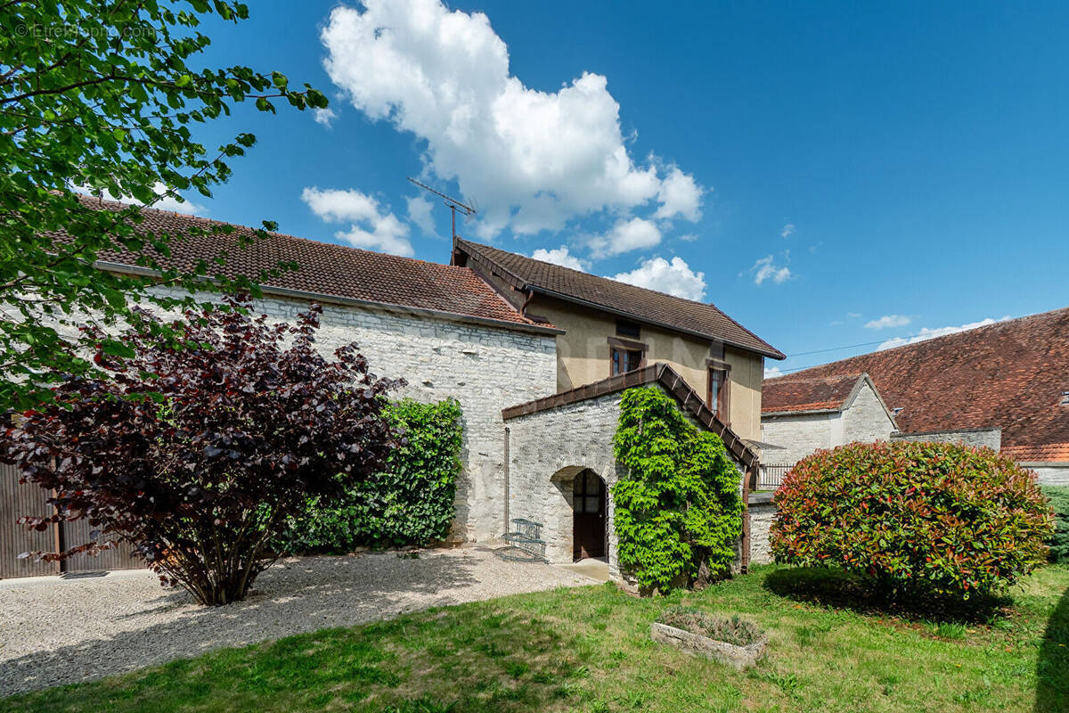 Maison à SAINTE-VERTU