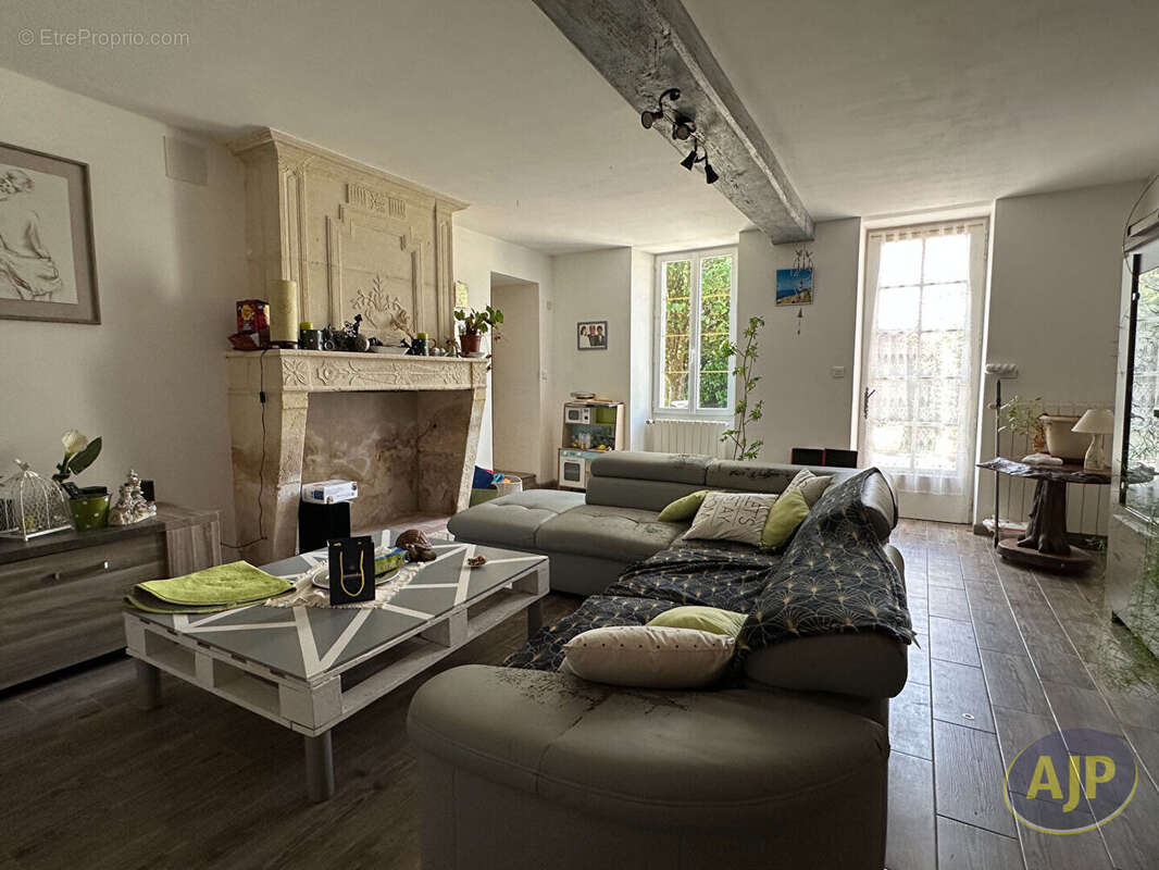 Maison à SAINT-SEURIN-DE-PALENNE