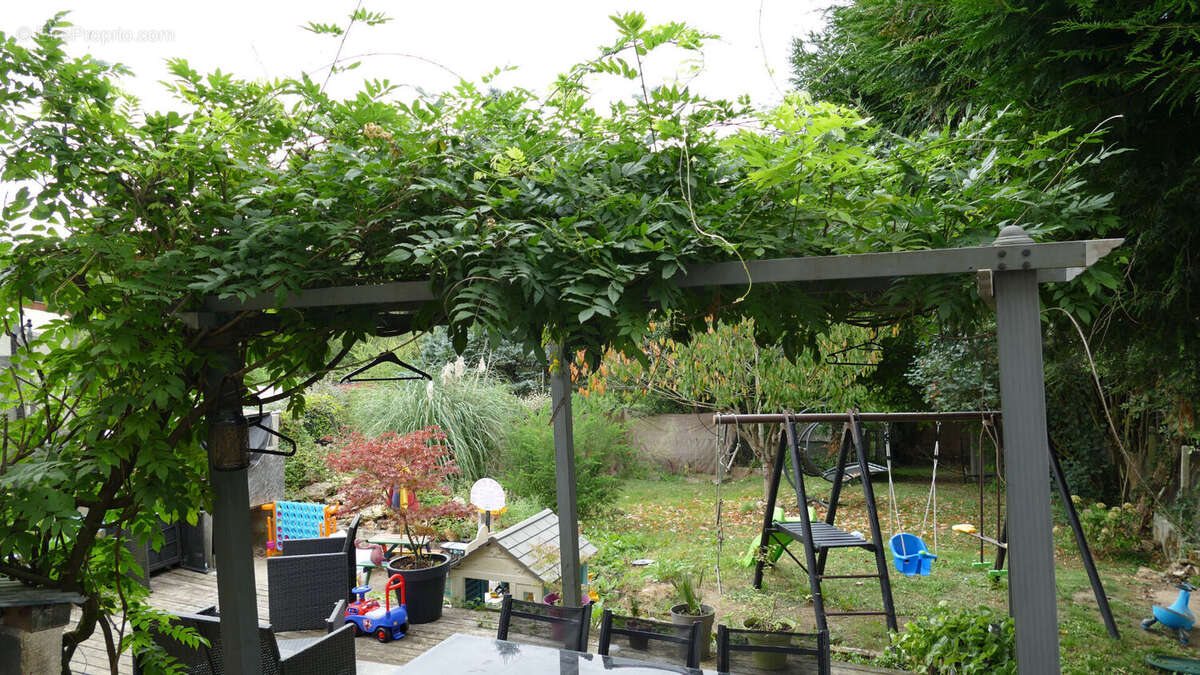 Maison à LA CELLE-SUR-MORIN