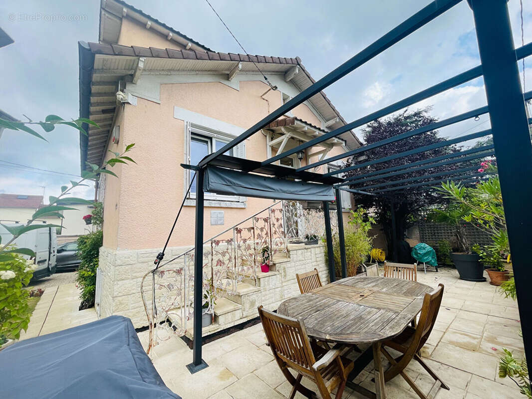 Maison à SARTROUVILLE