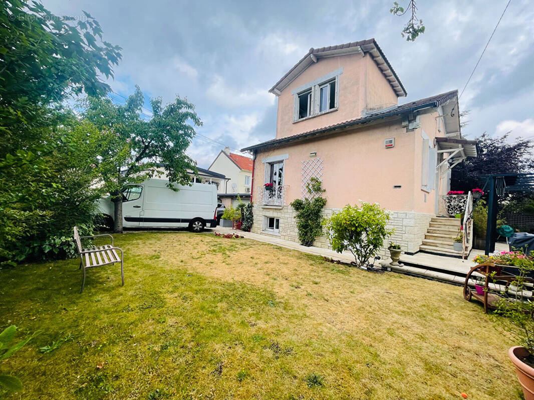 Maison à SARTROUVILLE