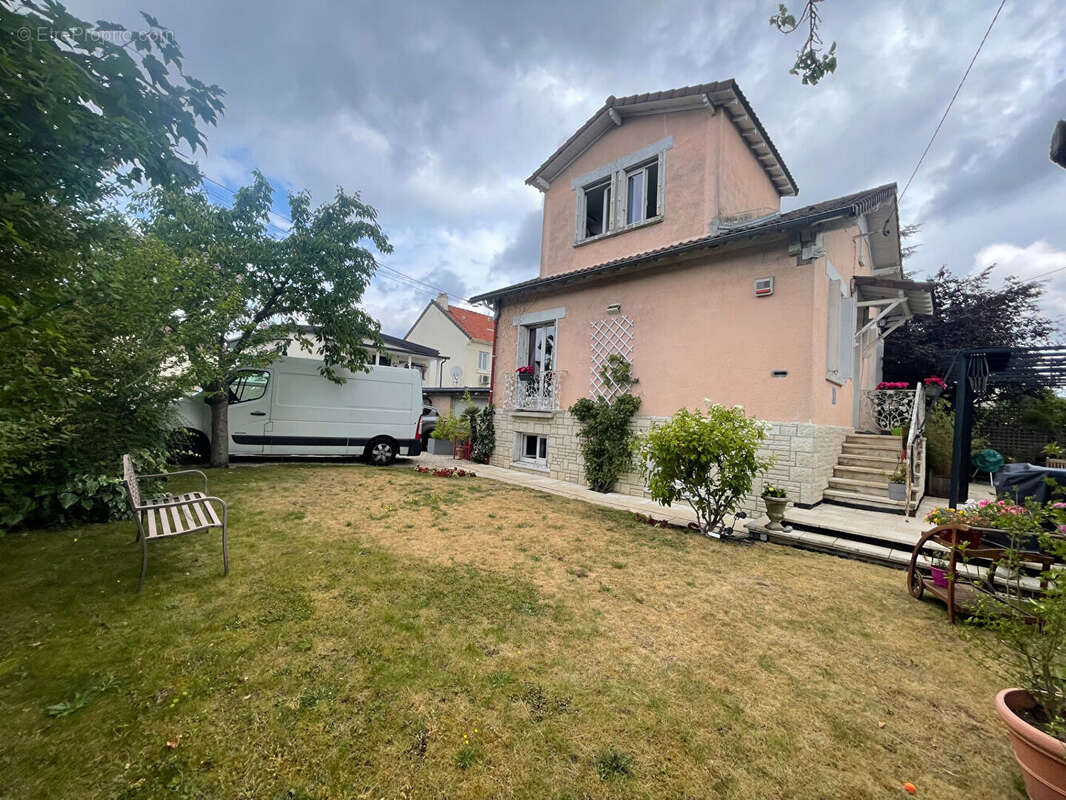 Maison à SARTROUVILLE