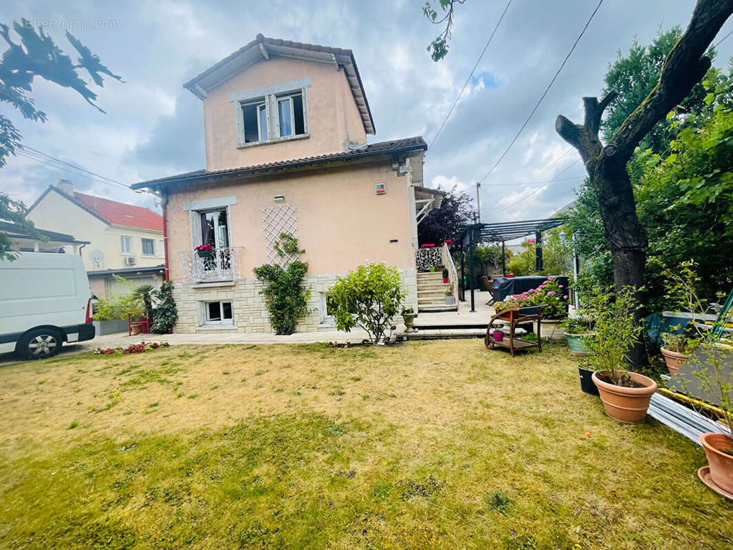 Maison à SARTROUVILLE