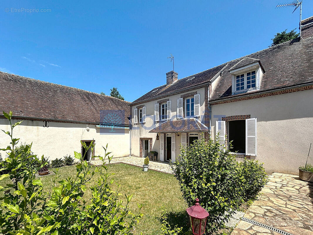 Maison à SAINT-MAURICE-LES-CHARENCEY