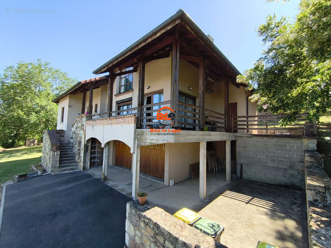 A vendre, grande villa 4 chambres Moissat - Agence Immobilière BSLE PONT DU CHATEAU  - Maison à MOISSAT