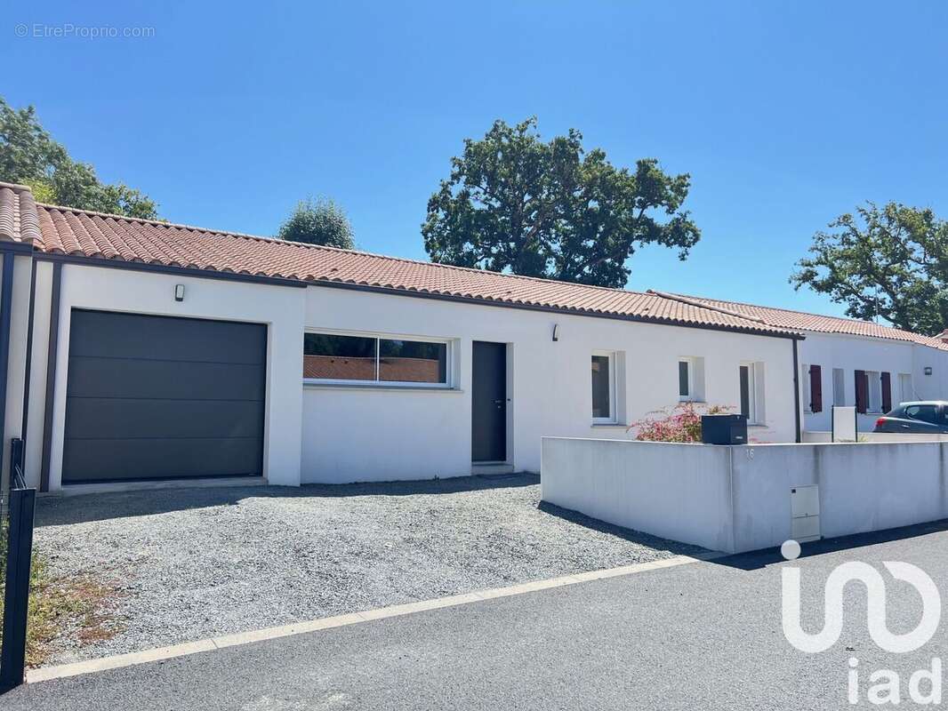 Photo 2 - Maison à SAINT-JULIEN-DES-LANDES