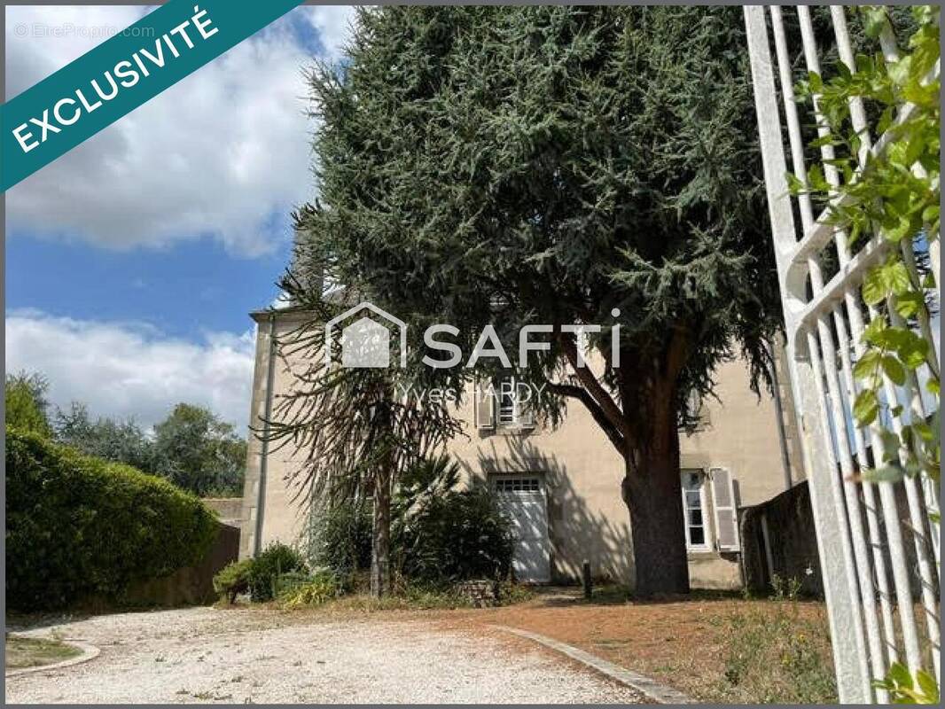 Photo 1 - Maison à LES LANDES-GENUSSON