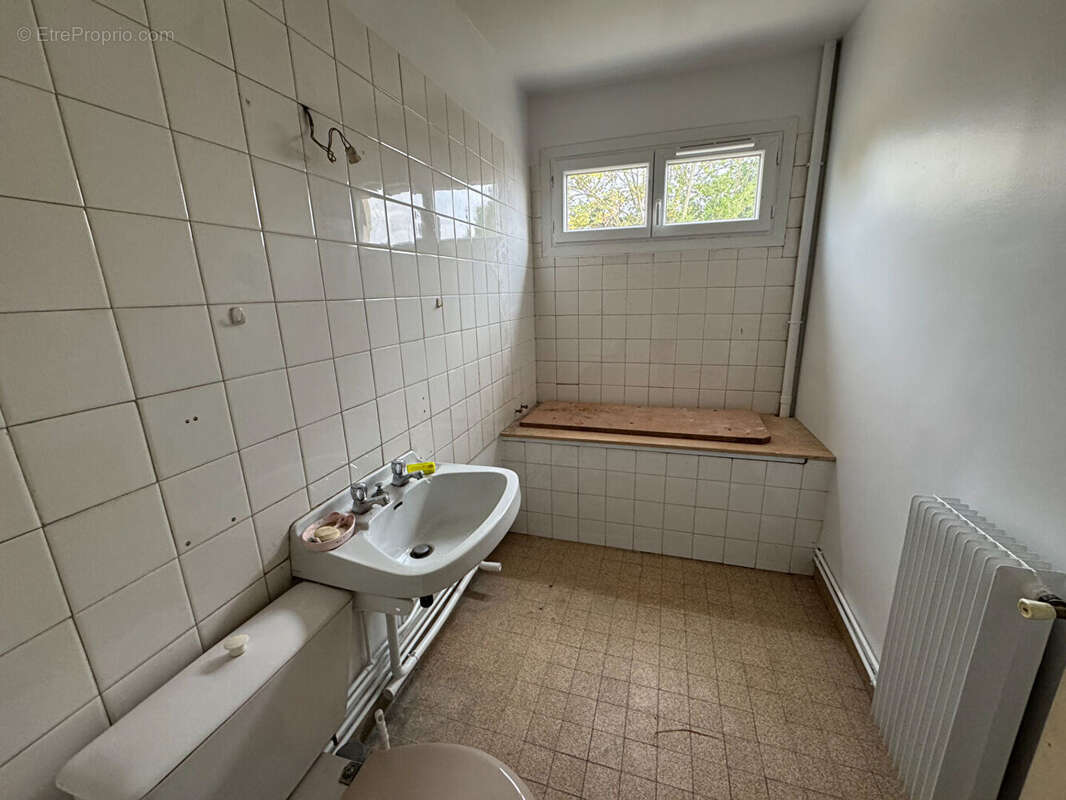 Commerce à SOTTEVILLE-LES-ROUEN