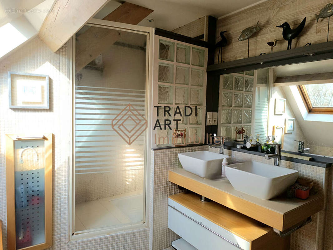 Maison à SAINTE-GENEVIEVE-DES-BOIS