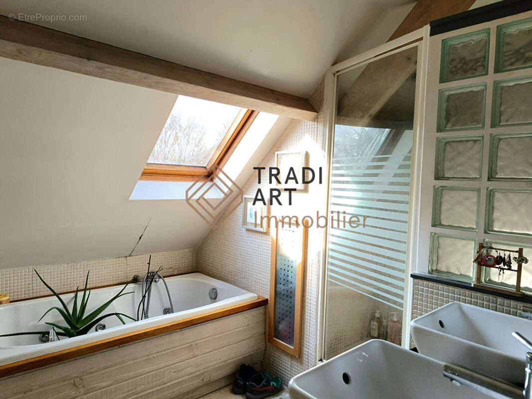 Maison à SAINTE-GENEVIEVE-DES-BOIS