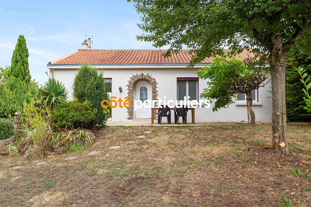 Maison à SAINT-MACAIRE-EN-MAUGES