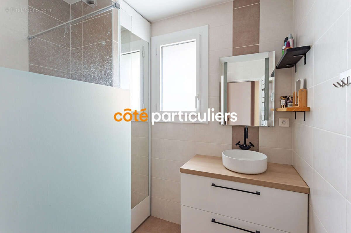 Maison à SAINT-MACAIRE-EN-MAUGES