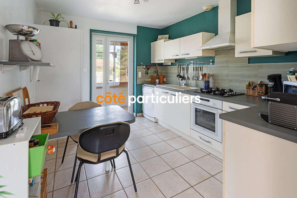 Maison à SAINT-MACAIRE-EN-MAUGES