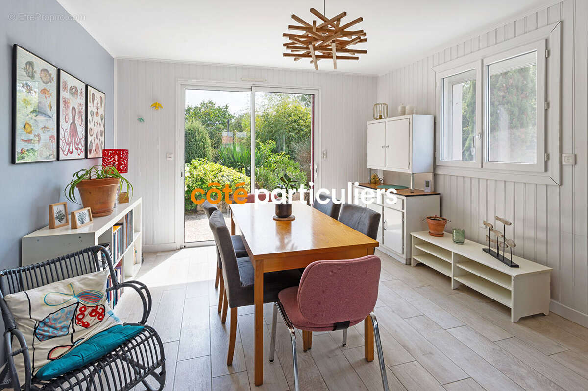 Maison à SAINT-MACAIRE-EN-MAUGES