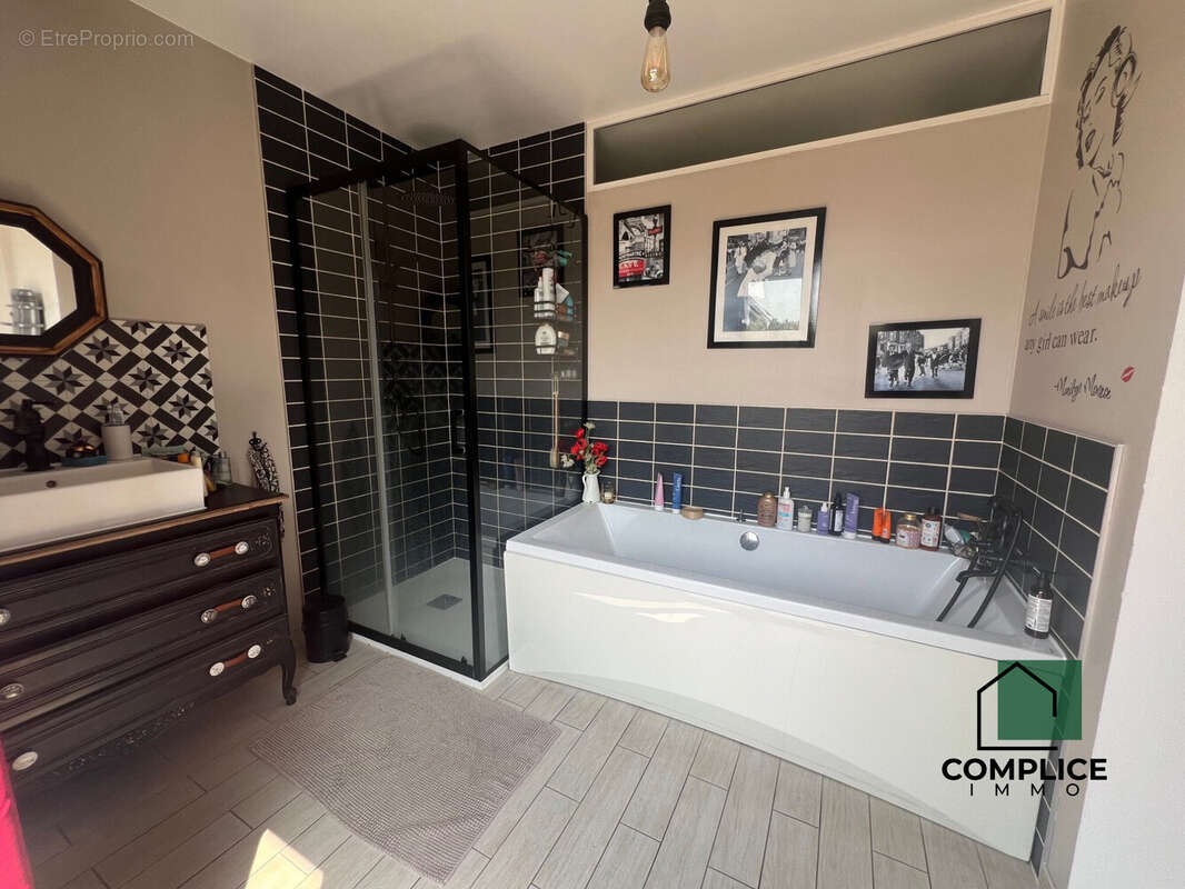 Maison à SAINT-ETIENNE-DE-MONTLUC