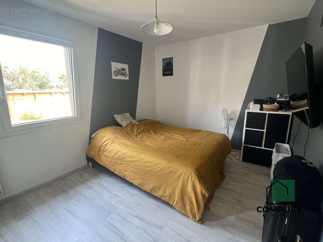 Maison à SAINT-ETIENNE-DE-MONTLUC