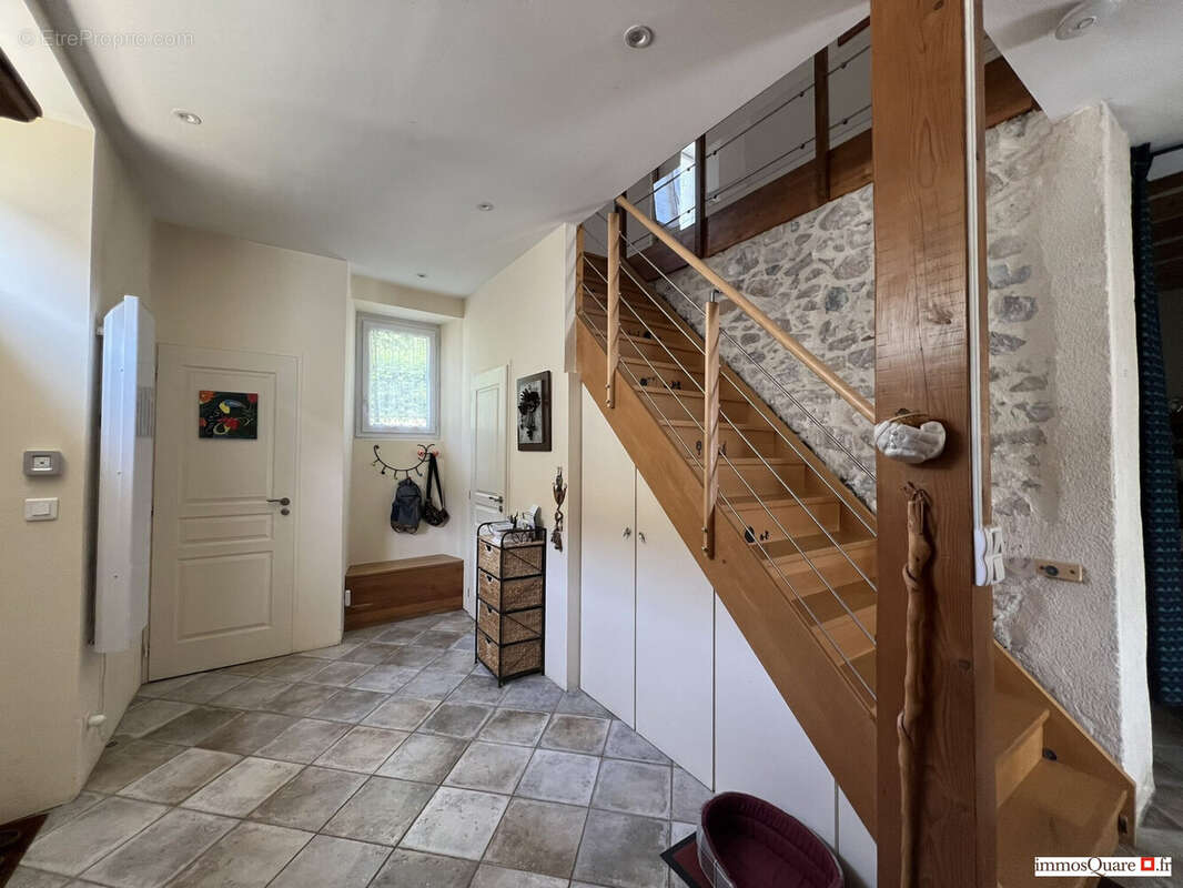 Maison à SAINT-VINCENT-DE-MERCUZE