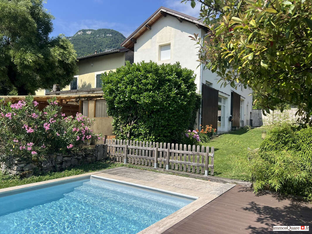 Maison à SAINT-VINCENT-DE-MERCUZE