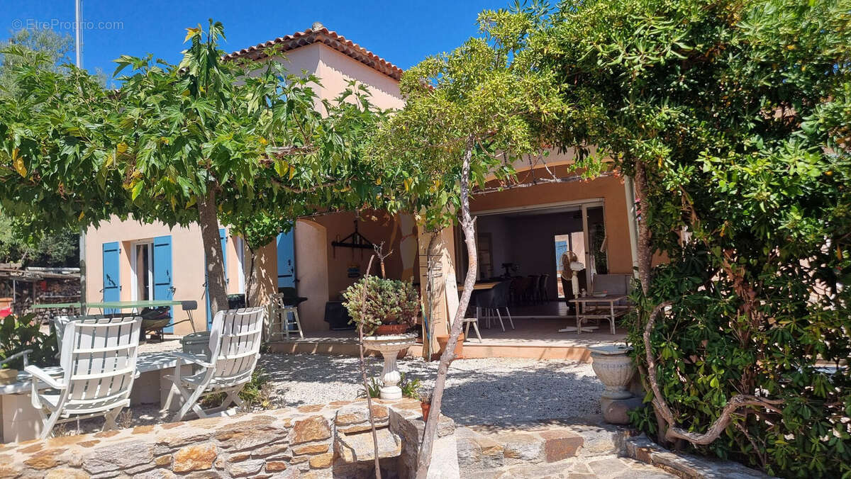 Maison à LES ISSAMBRES