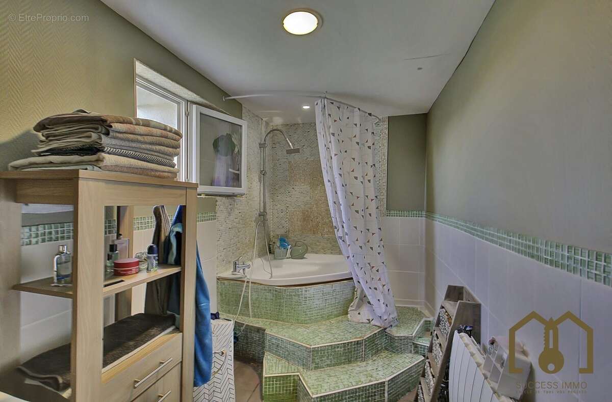 Maison à SAINT-ROMAIN-DE-JALIONAS