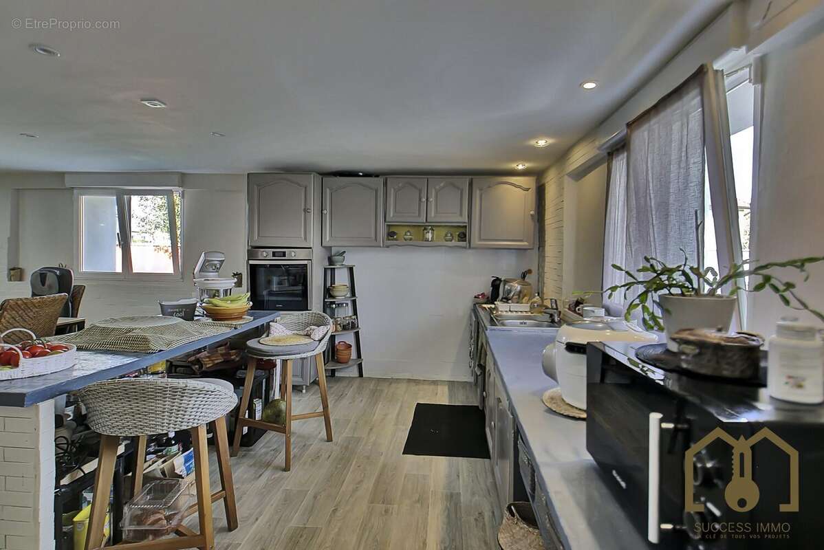 Maison à SAINT-ROMAIN-DE-JALIONAS