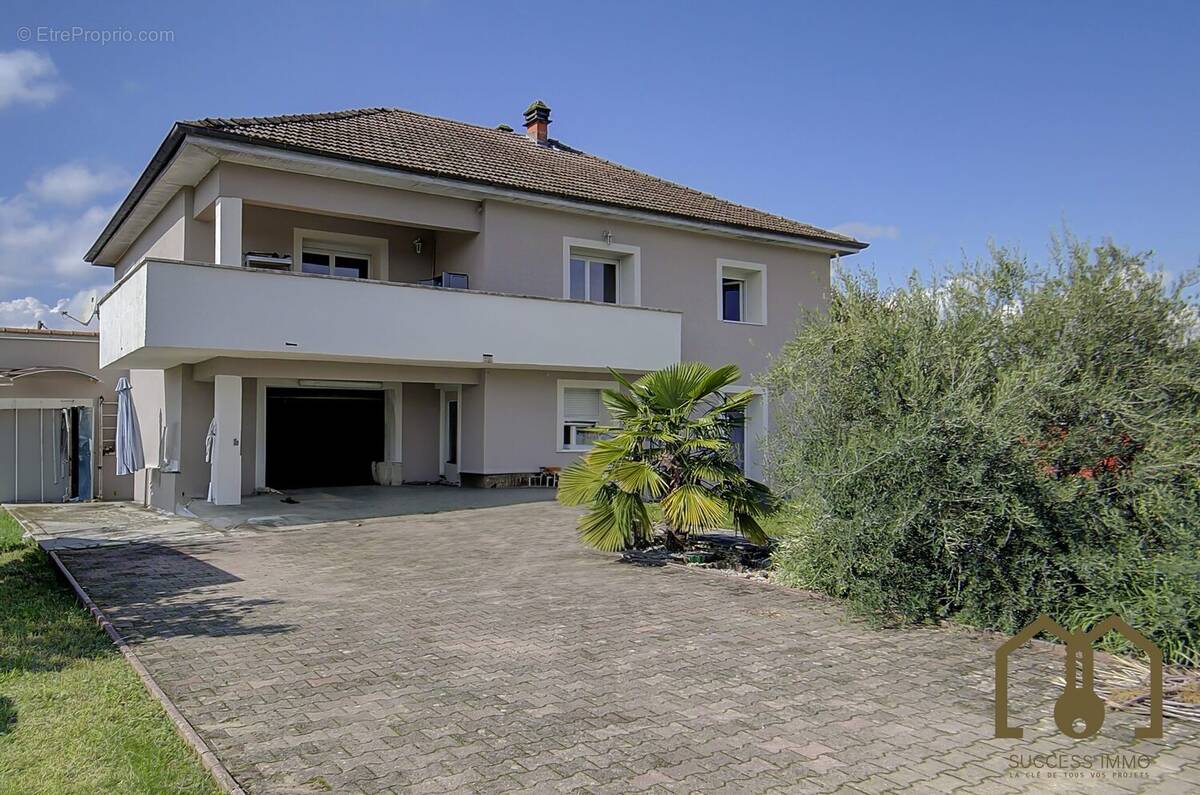 Maison à SAINT-ROMAIN-DE-JALIONAS