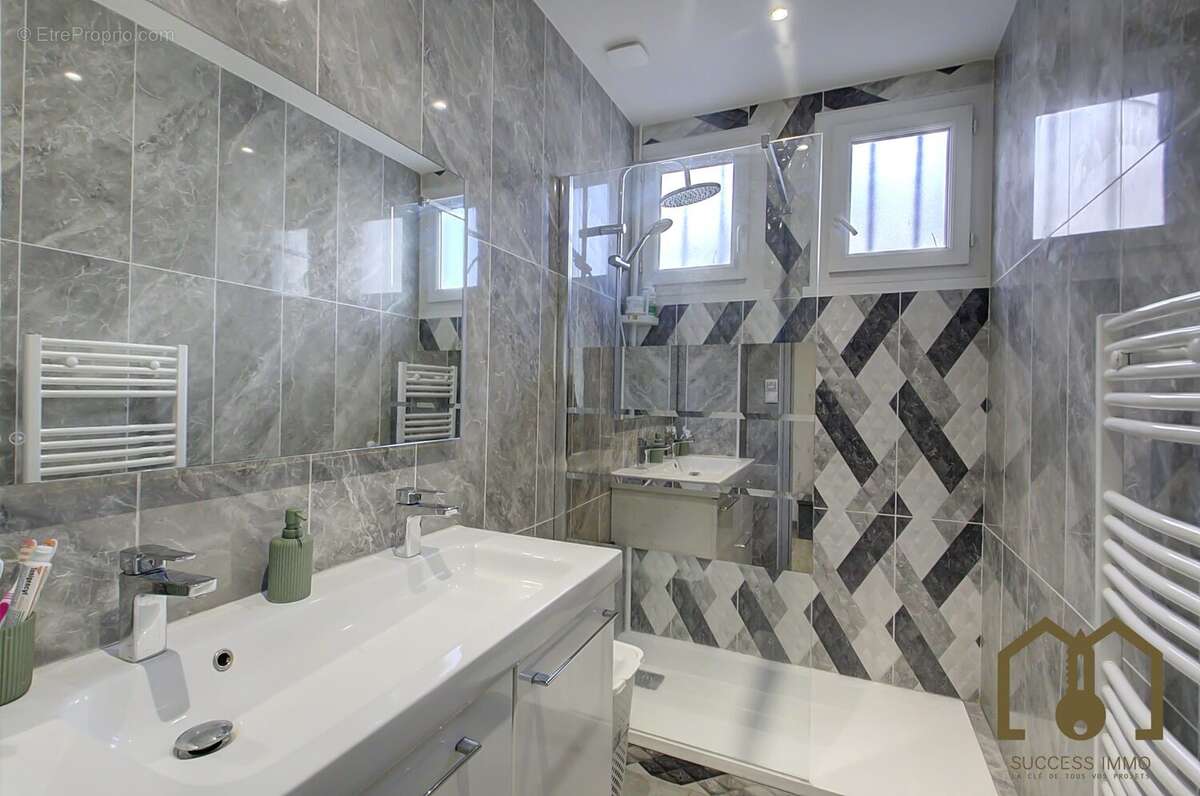 Maison à VAULX-EN-VELIN