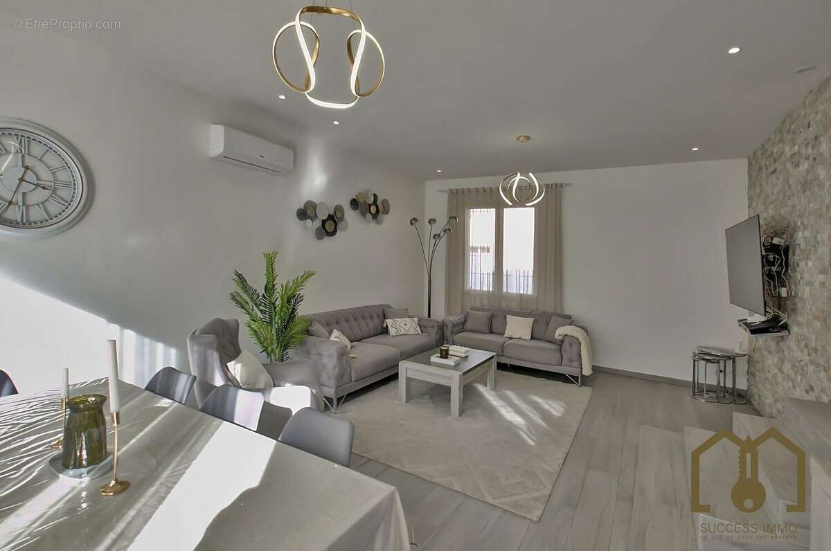 Maison à VAULX-EN-VELIN