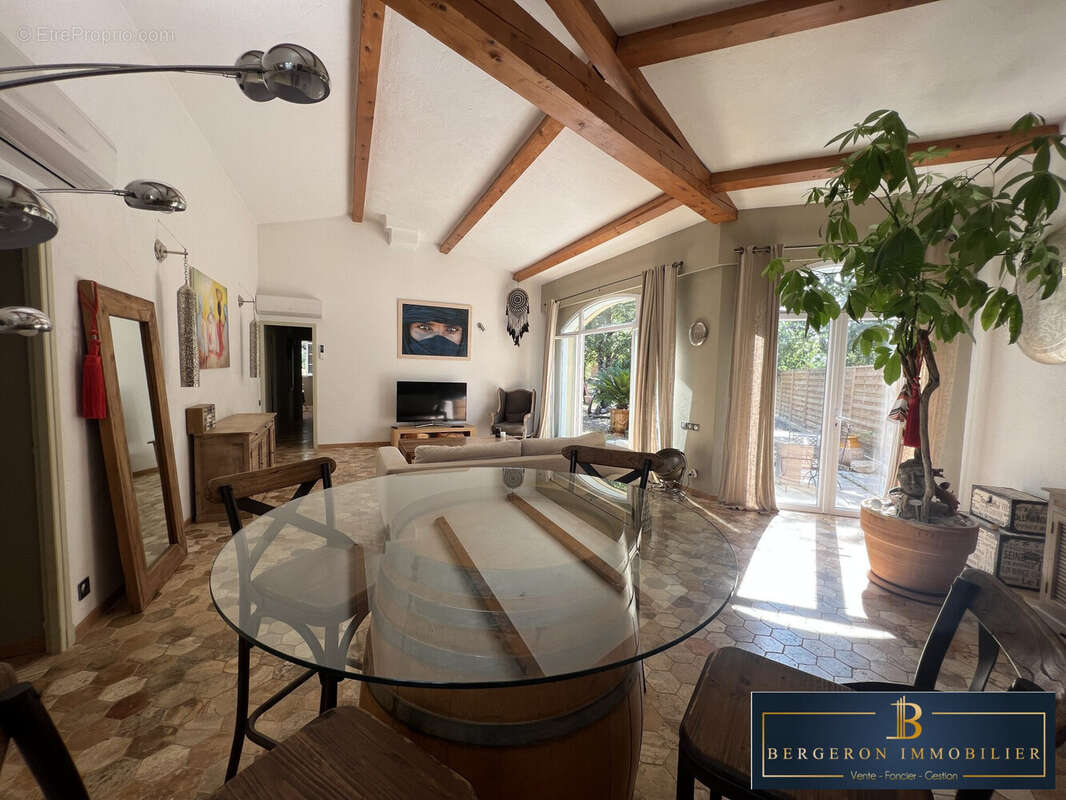 Maison à SAINT-CEZAIRE-SUR-SIAGNE