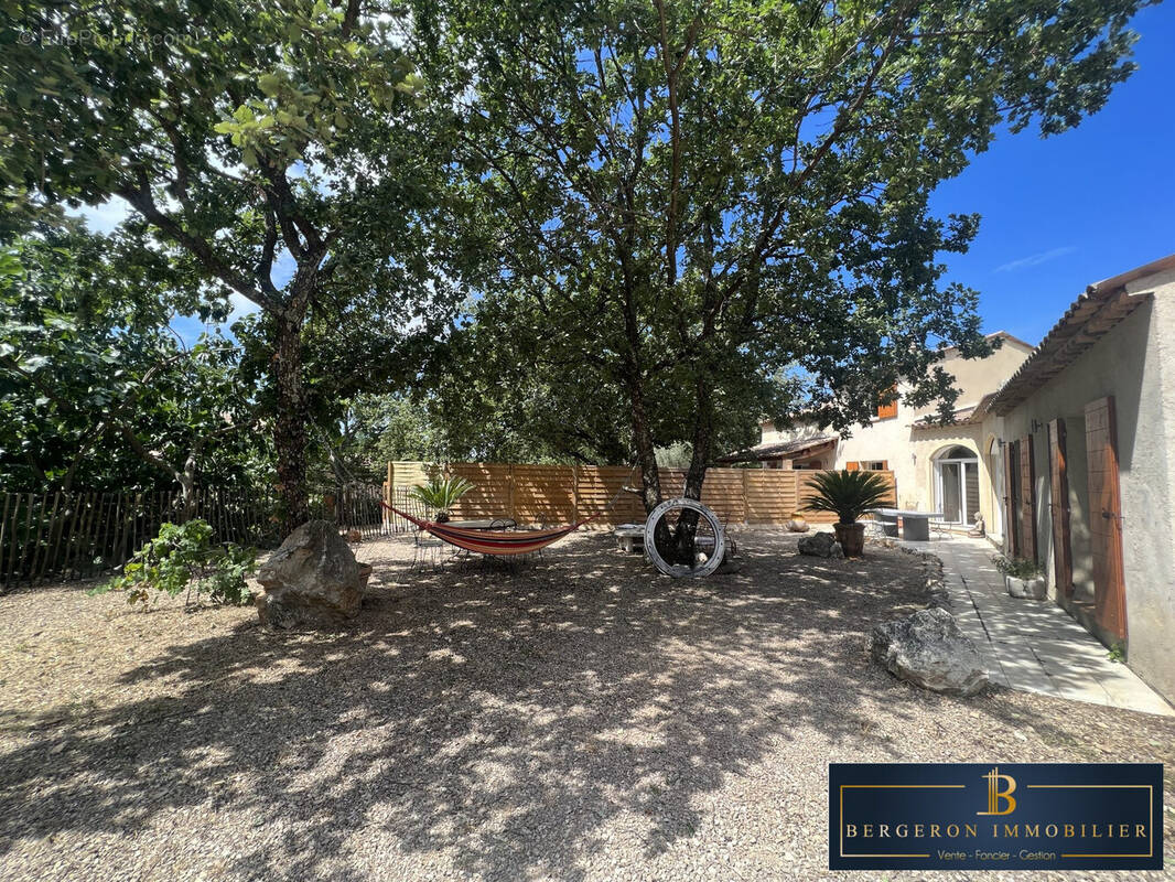 Maison à SAINT-CEZAIRE-SUR-SIAGNE