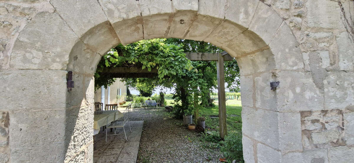 Maison à SAINT-FORT-SUR-GIRONDE