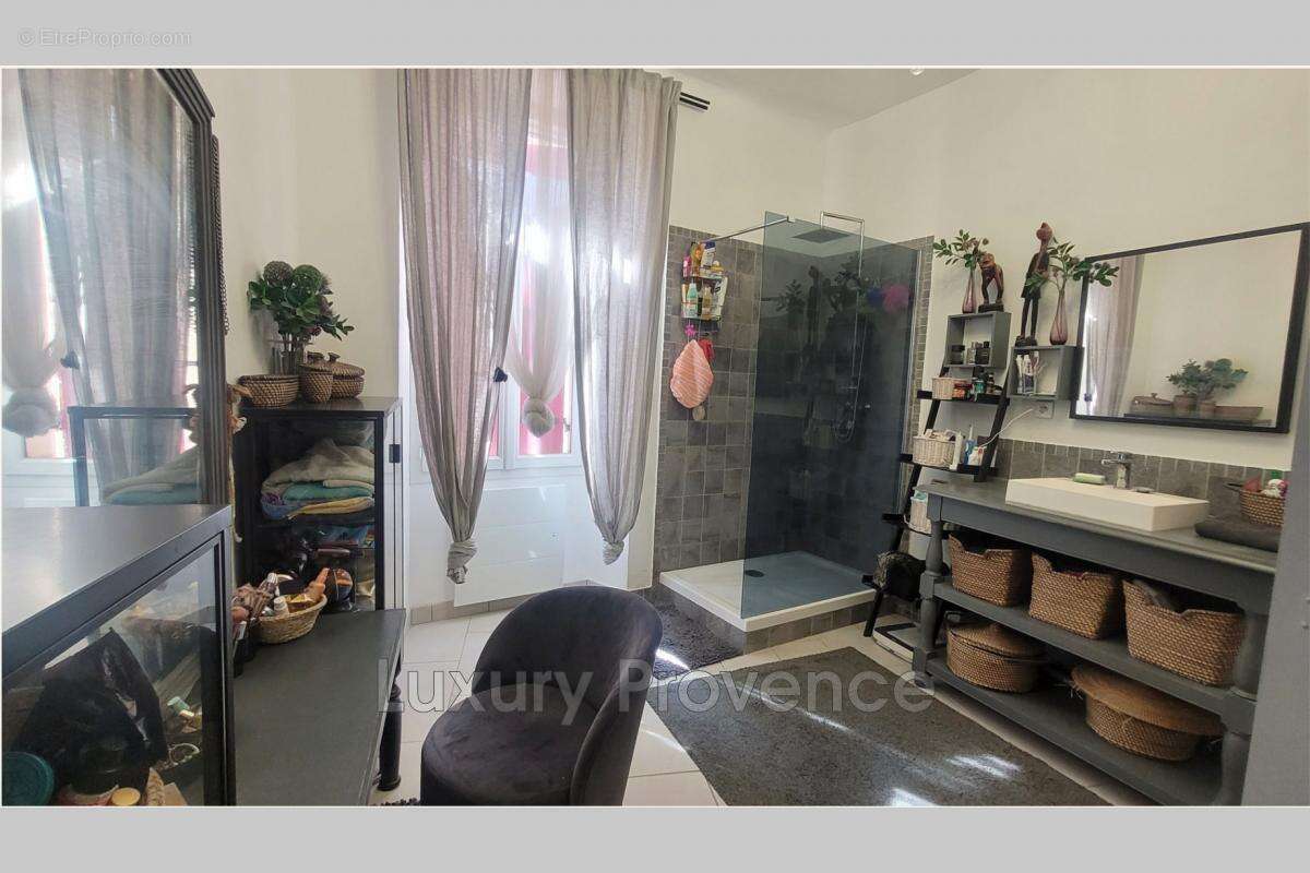 Appartement à POURCIEUX