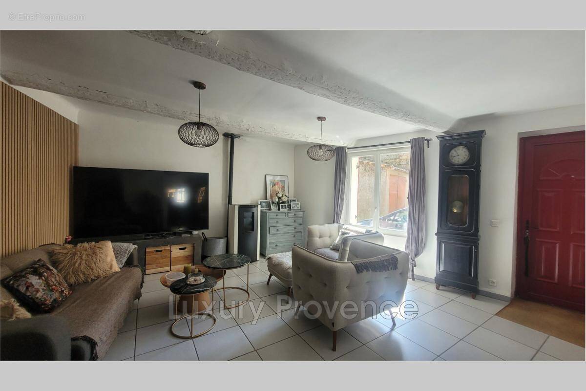 Appartement à POURCIEUX