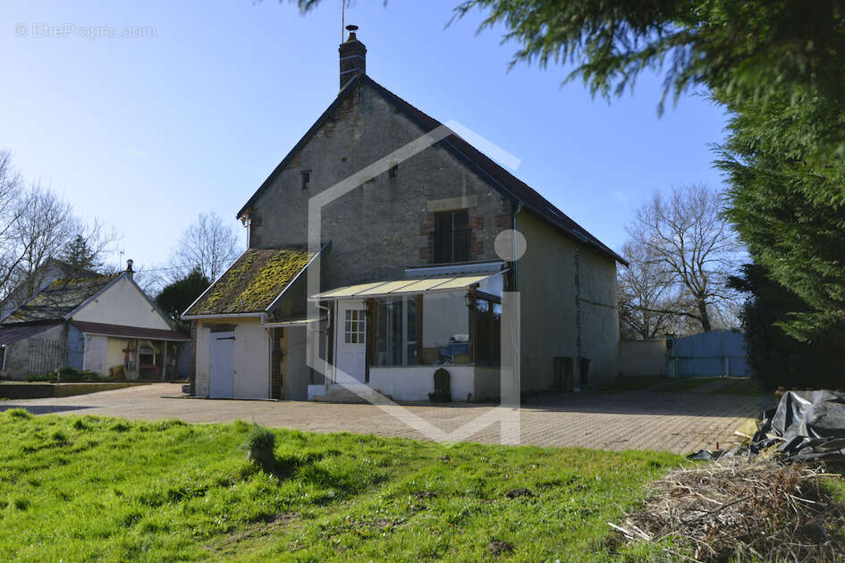 Maison à SAINT-VERAIN