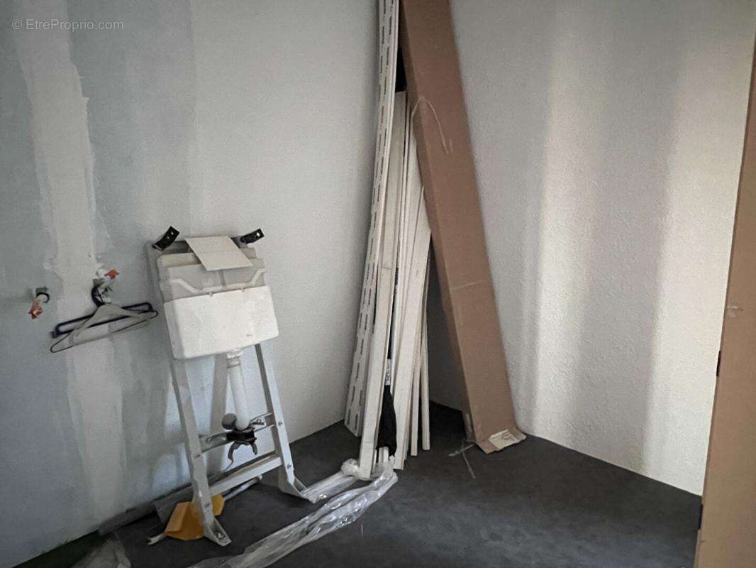 Maison à SAINT-JEAN-DE-MARUEJOLS-ET-AVEJAN