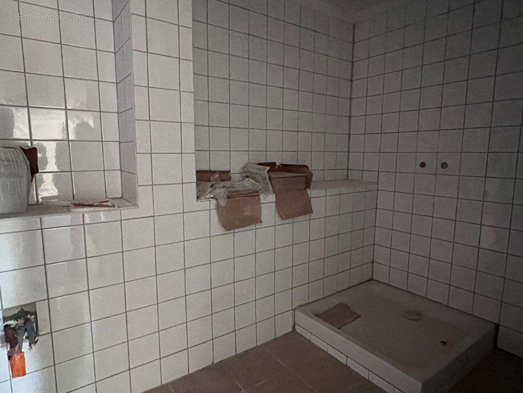 Maison à SAINT-JEAN-DE-MARUEJOLS-ET-AVEJAN