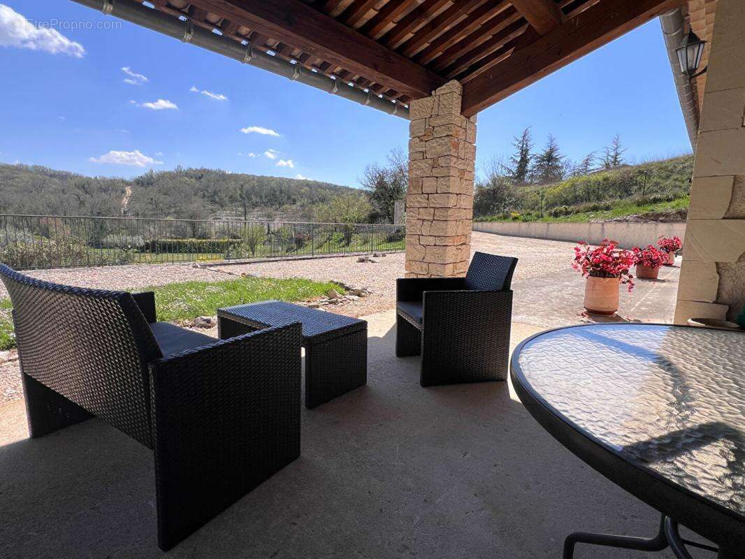 Maison à SAINT-JEAN-DE-MARUEJOLS-ET-AVEJAN