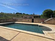 Maison à SAINT-JEAN-DE-MARUEJOLS-ET-AVEJAN