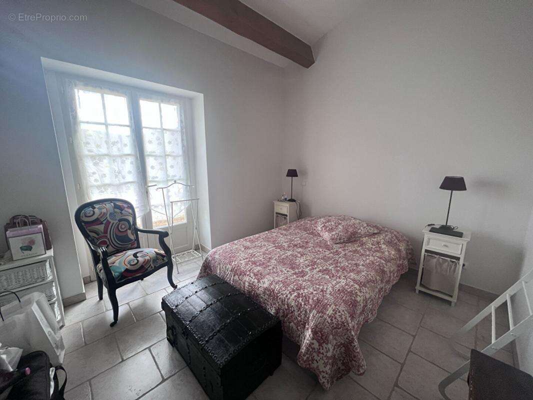 Maison à SAINT-JEAN-DE-MARUEJOLS-ET-AVEJAN