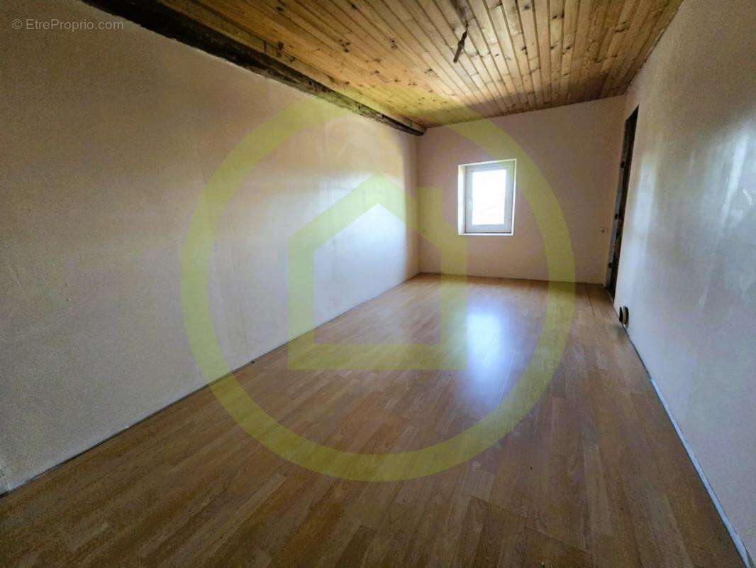 Maison à SAINT-BONNET-SUR-GIRONDE