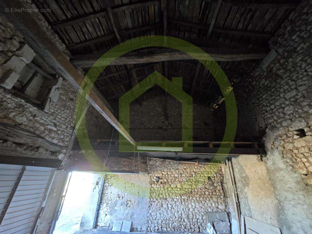 Maison à SAINT-BONNET-SUR-GIRONDE