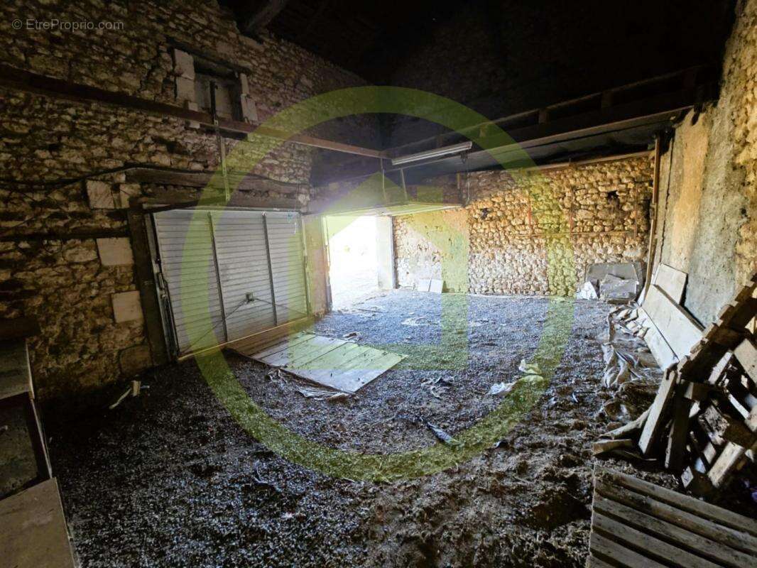 Maison à SAINT-BONNET-SUR-GIRONDE