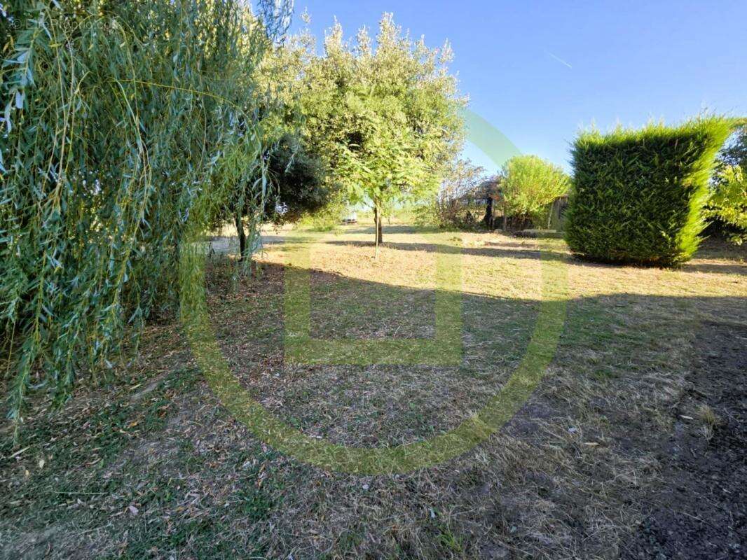 Maison à SAINT-BONNET-SUR-GIRONDE