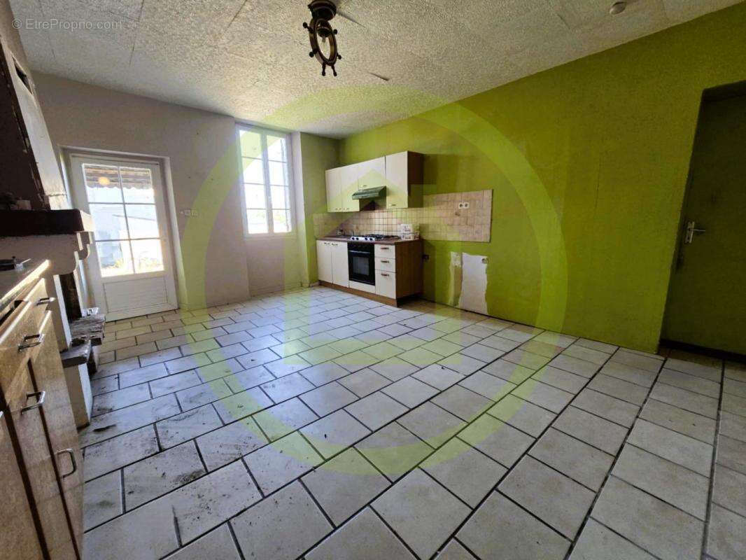 Maison à SAINT-BONNET-SUR-GIRONDE