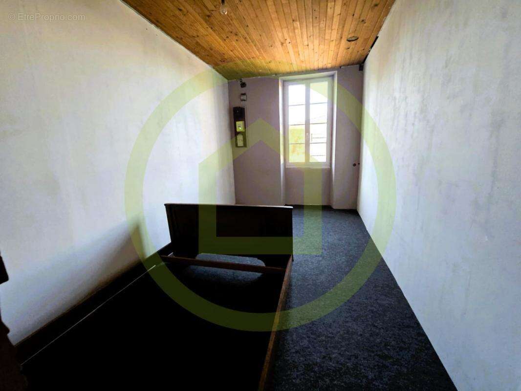 Maison à SAINT-BONNET-SUR-GIRONDE