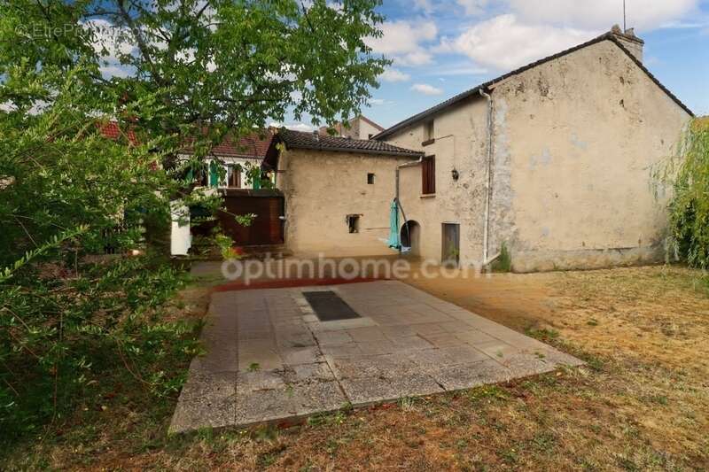 Maison à MAGNAC-LAVAL