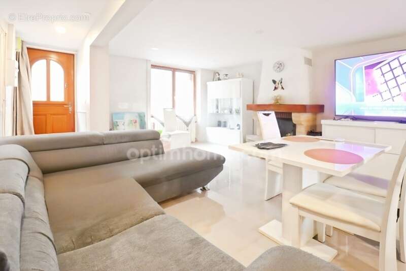 Maison à MAGNAC-LAVAL