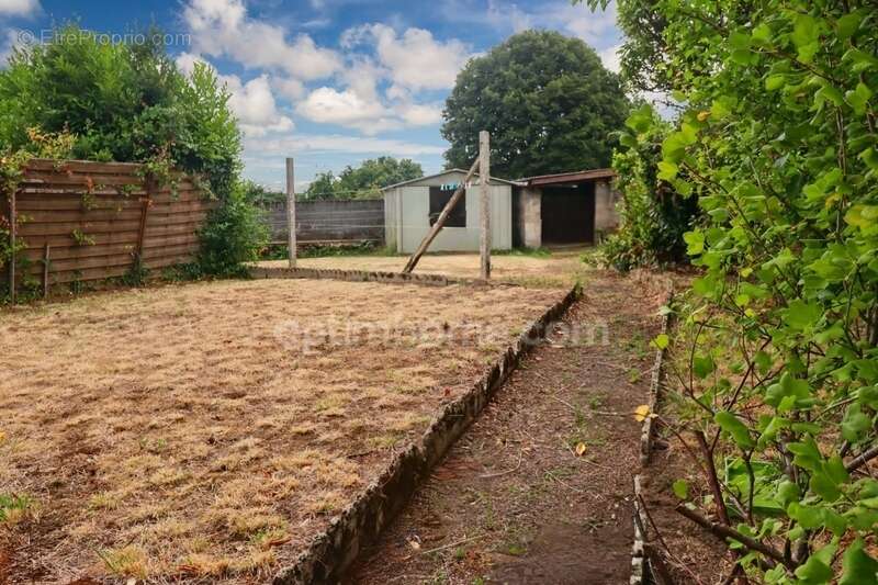 Maison à MAGNAC-LAVAL